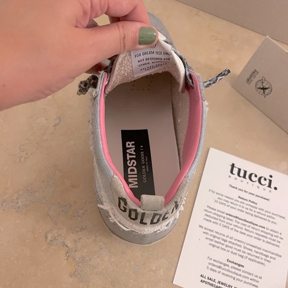 Like NEW! Golden Goose Mid Star - Size 41 (US 11) - Only worn once. - Picture 11 of 16